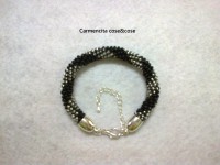 Pulsera tejida con rocallas
